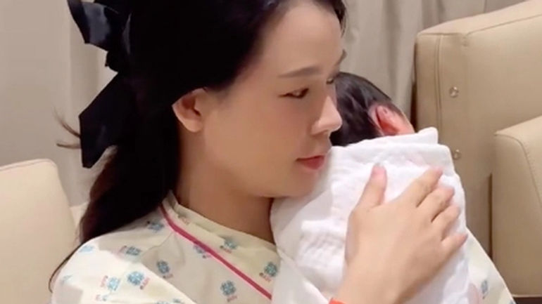 Chăm Sóc Song Sinh: Cuộc Chiến Của Mẹ Sam