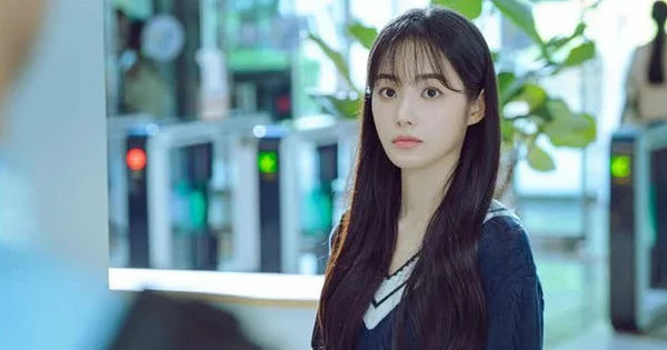 Hồ Sơ Nữ Chính Gây Ẩn Hưởng: Biểu Cảm Vô Hồn, Mắt Trợn Ngược và Thoại Vô Cảm