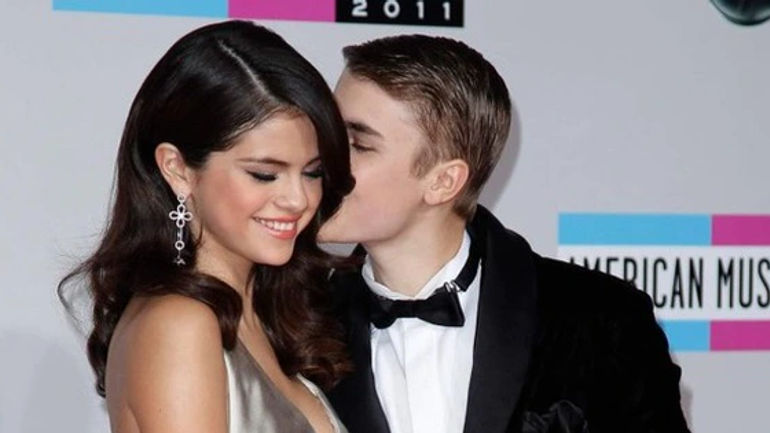 Sự thật đằng sau hành động của Selena Gomez dưới video cũ với Justin Bieber