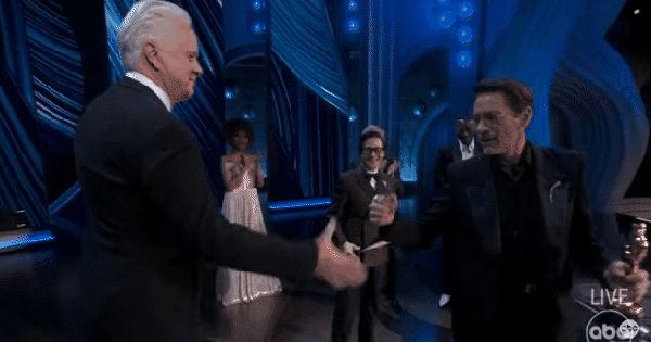Bí mật trong lễ trao giải Oscar: Nụ cười vụt tắt của Robert Downey Jr. và Quan Kế Huy