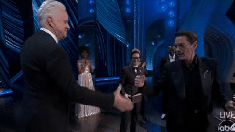 Bí mật trong lễ trao giải Oscar: Nụ cười vụt tắt của Robert Downey Jr. và Quan Kế Huy