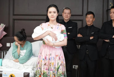 Bí mật của phong cách thăm bệnh độc đáo của các WAGs Việt Nam