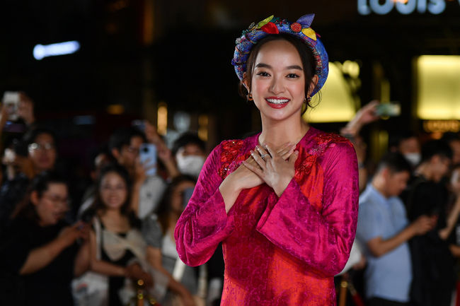 Thảm Đỏ LHP Quốc Tế TP HCM: Nét Đẹp Thăng Hoa của Nghệ Thuật Điện Ảnh