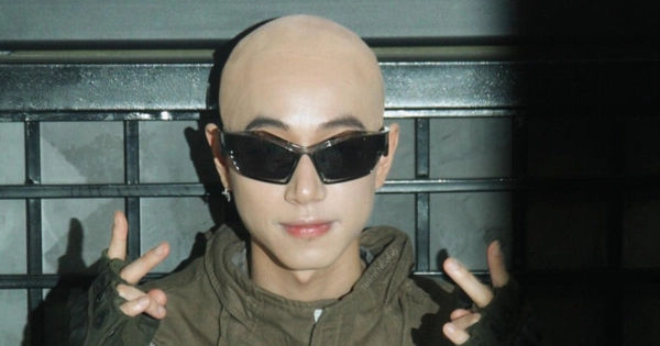 Double2T: Bí ẩn đằng sau hình ảnh đầu trọc lốc