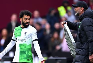 Jurgen Klopp Reacts to Touchline Disagreement with Mohamed Salah