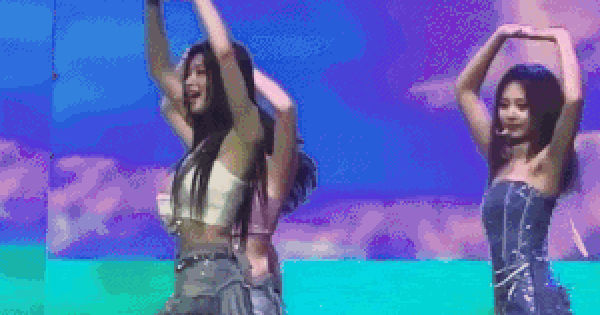 Chuyện "Meme để Đời" của Nữ Idol và Đồng Đội trên Sân Khấu: Hành Trình Hài Hước của TWICE