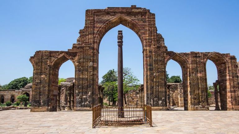 Unveiling the Enigma: The Untarnished Iron Pillar of India Standing Strong for Centuries