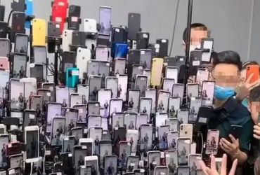 Bí Mật Đằng Sau Chiếc Điện Thoại Phát Sáng 24/7