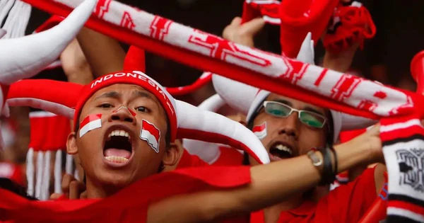 Bí ẩn CĐV Indonesia: Từ Hành vi Ngớ Ngẩn đến Phản Động