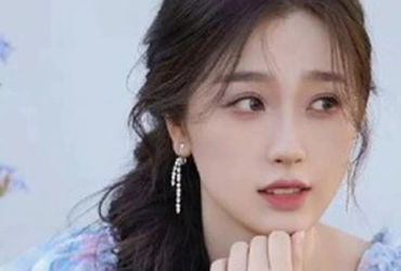 Những Mỹ Nữ Bị Gắn Mác 'Bình Hoa Di Động' - Sự Thật Đằng Sau Vẻ Ngoại Hình