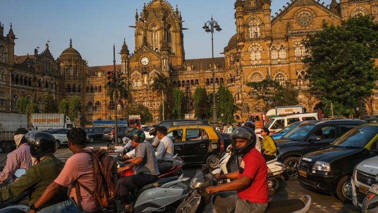 Election Buzz: India's Prosperous City Contemplates Wealth Disparity