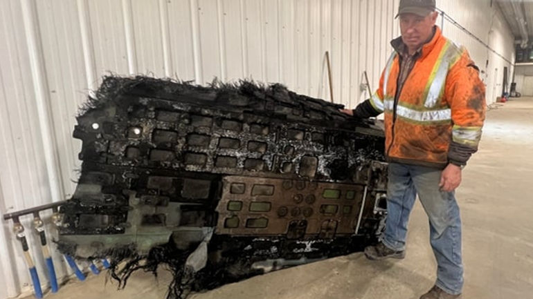 Khám phá mảnh vỡ không gian nghi ngờ từ SpaceX rơi xuống trang trại Canada