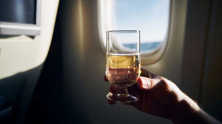 Avoid Alcohol Before Napping During Flights for Better Health and Sleep