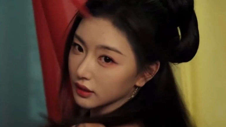 Bí mật đằng sau vẻ quyến rũ của nữ diễn viên Khổng Tuyết Nhi trong Mặc Vũ Vân Gian