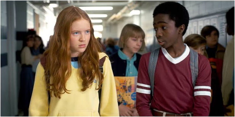 Lucas Sinclair (Caleb McLaughlin) & Max Mayfield (Sadie Sink) walking down the school hallways in Stranger Things season 2.