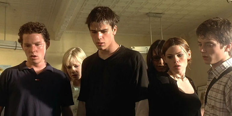 Elijah Woods' Casey, Clea Duvall's Stokely, Shawn Hatosy's Stan, Laura Harris's Marybeth, Jordana Brewster's Delilah, and Josh Hartnett's Zeke look terrified in The Faculty