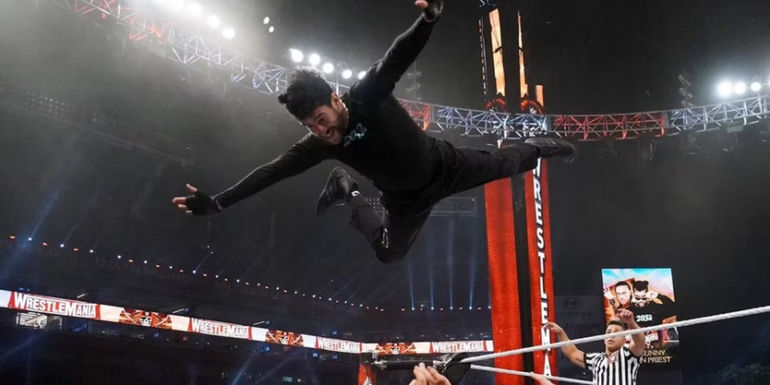 Bad Bunny jumping from the ropes in a WWE match
