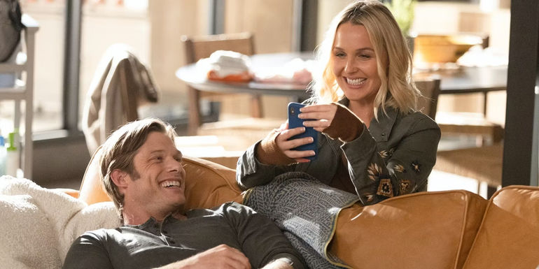 Link and Jo Laugh on Couch in Grey's Anatomy