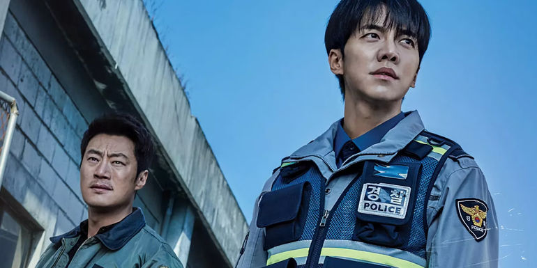 Go Moo-chi and Jeong Ba-reum look into the distance dramatically in the K-drama Mouse.