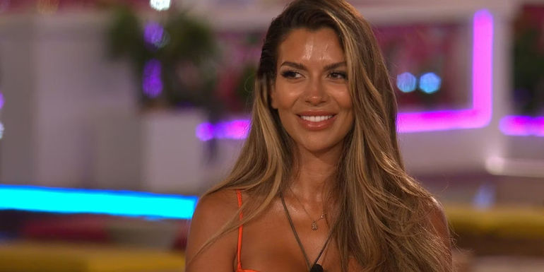 Ekin-Su smiling in Love Island