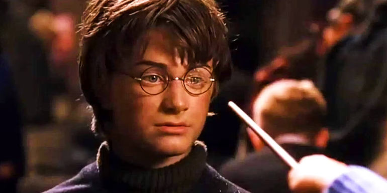Harry Potter (Daniel Radcliffe) has his glasses fixed by Hermione in Harry Potter and the Chamber of Secrets