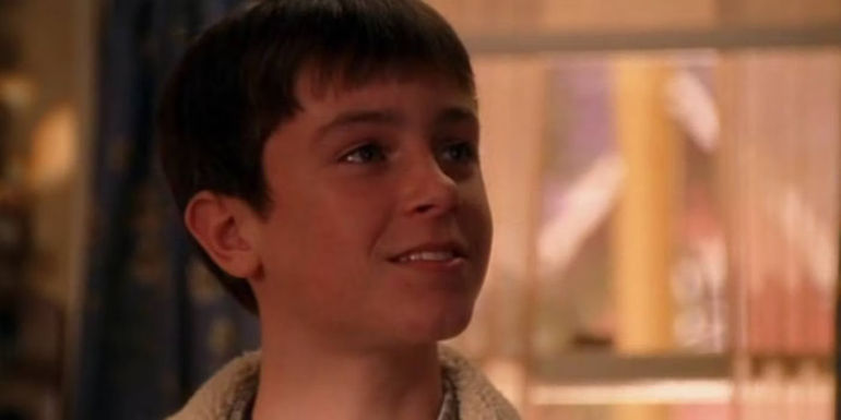 Ryan James smiling in Smallville 