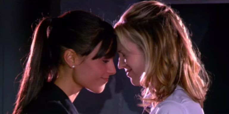 Lucy and Amy touching forheads in D.E.B.S