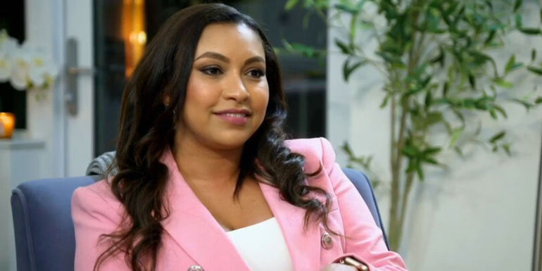 Dr Pia from MAFS season 17 in pink suit talking to couple 