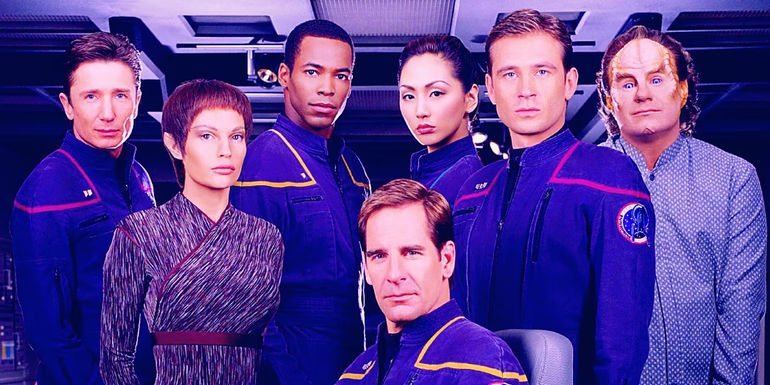 The cast of Star Trek Enterprise pose for a promotional image