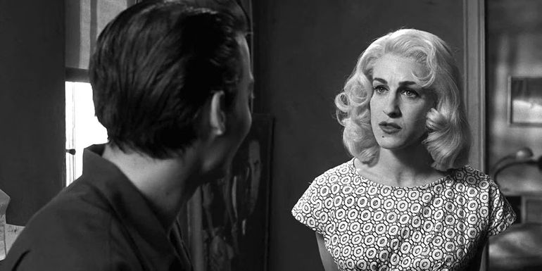 Dolores Fuller talking to Ed Wood in Tim Burton's Ed Wood.