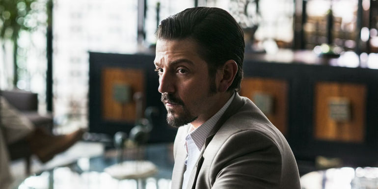 Felix Gallardo in a suit in Narcos: Mexico.