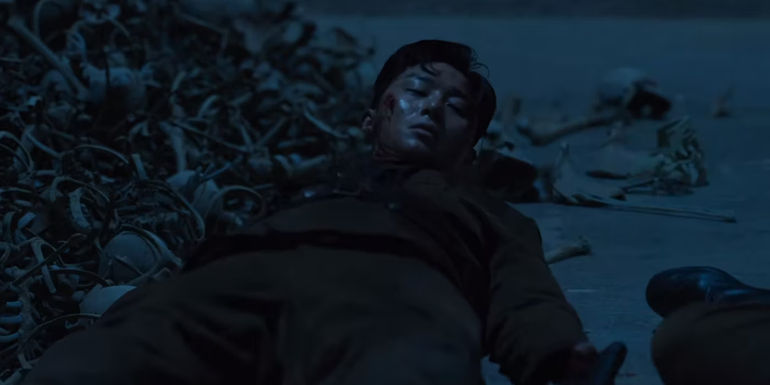 An injured Tae-sang getting up in Gyeongseong Creature episode 7