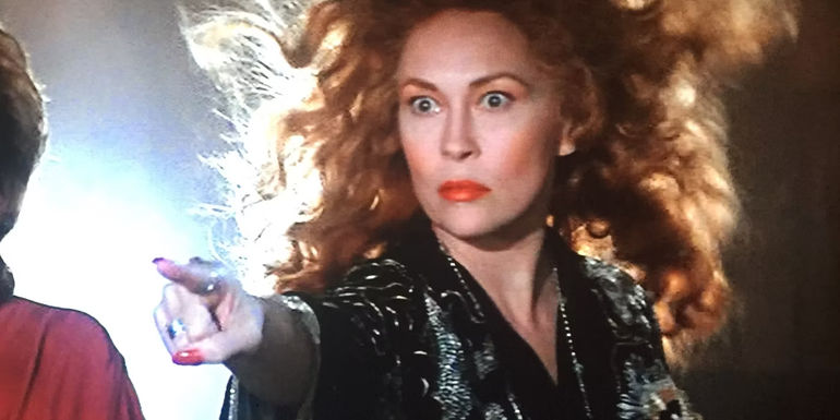 Faye Dunaway as Selena pointing her finger in Supergirl (1984)