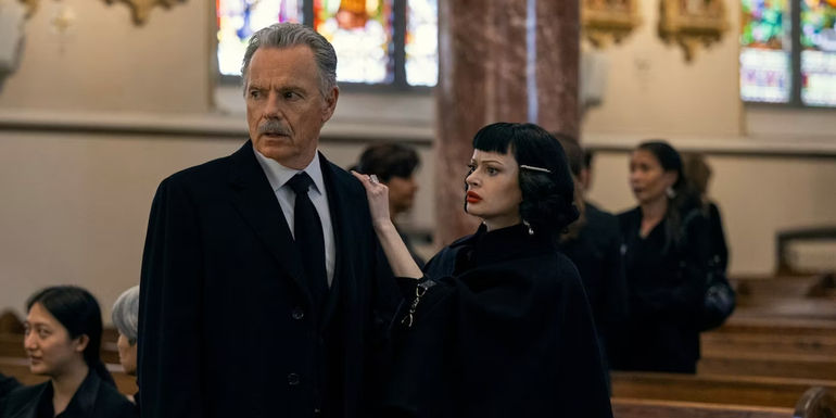 Roderick-and-Juno-Usher-in-The-Fall-of-the-House-of-Usher