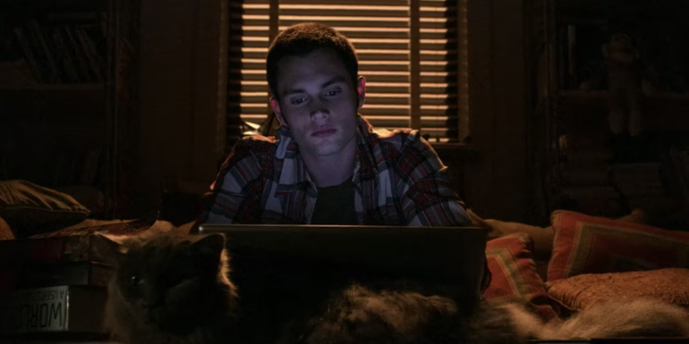 Dan Humphrey at his computer in the Gossip Girl pilot