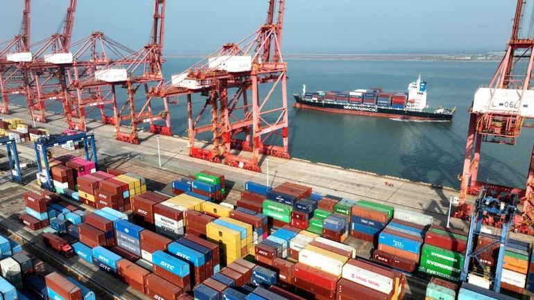 China's Exports Experience First Slump in Seven Years