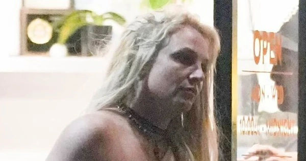 Britney Spears tái xuất rực rỡ trong đêm sau ly hôn: Báo tin hot chẳng ngừng!