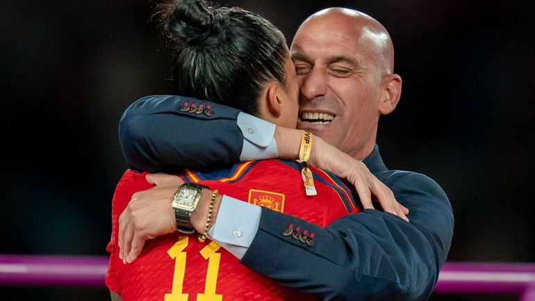 Sizzling Controversy Unleashed: Spanish FA President's Shocking Trophy Podium Act with Jennifer Hermoso!