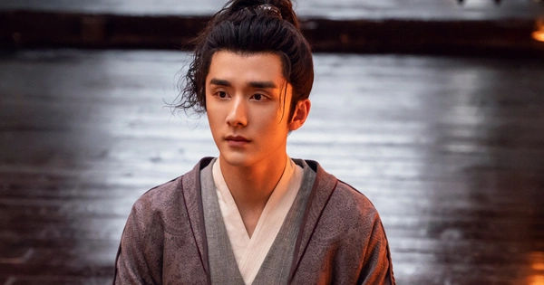 Mỹ nam đình đám gặp khủng hoảng nghề nghiệp, fan hâm mộ khiến ông trùm TV cảm thấy ngượng tay