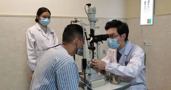 Chàng trai 31 tuổi vô tư thưởng thức món ăn bất ngờ gây họa