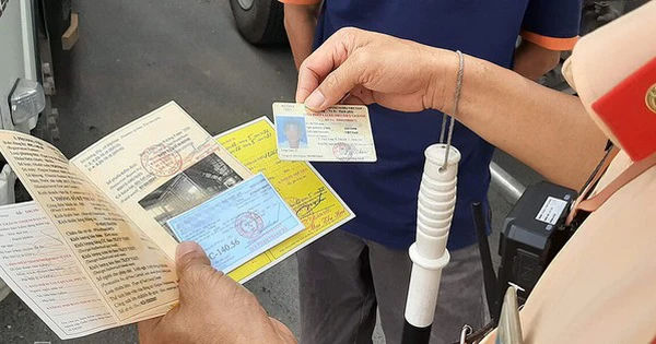 Công dân sắp trình giấy tờ tích hợp trên VNeID thay vì giấy tờ truyền thống khi cảnh sát giao thông yêu cầu?