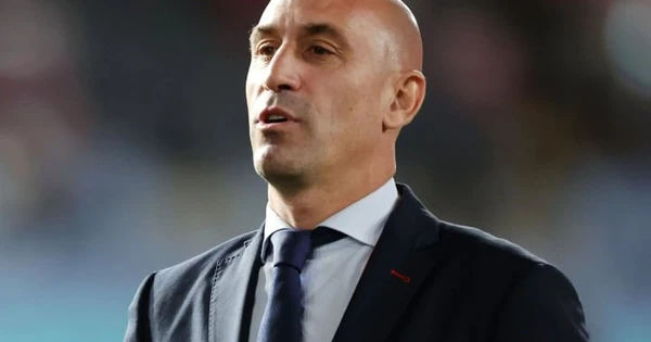 Tuyên bố gây sốc của Chủ tịch LĐBĐ Tây Ban Nha sau vụ bê bối hôn cầu thủ nữ tại World Cup