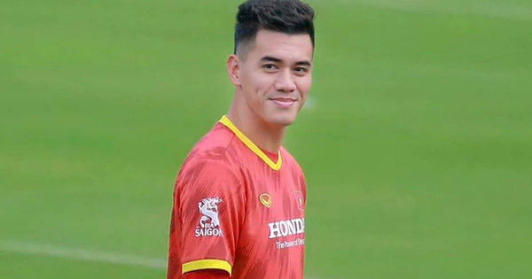 Cầu thủ Tiến Linh, Đức Huy góp sức cứu đồng bào nạn nhân vụ cháy chung cư mini ở Hà Nội