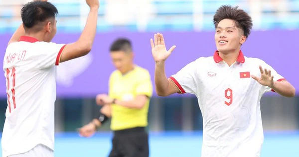 Quốc Việt lập kỷ lục chói sáng, vượt mặt Quang Hải và Phan Thanh Bình tại ASIAD