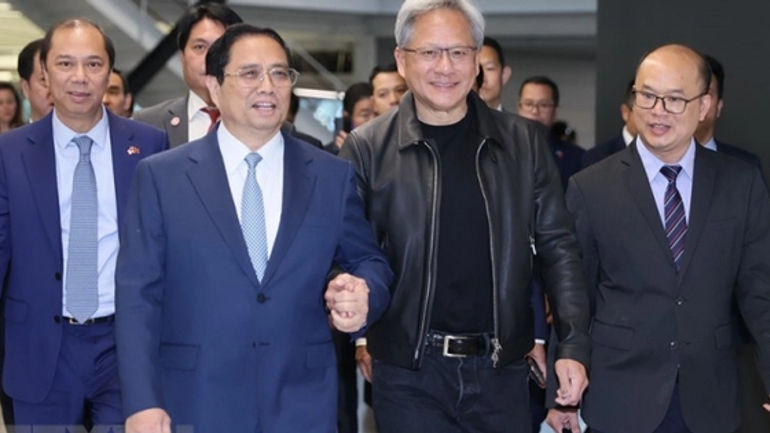 Những bí mật thú vị về cuộc làm việc đặc biệt của Thủ tướng Phạm Minh Chính và cỗ siêu máy tính nặng 32kg