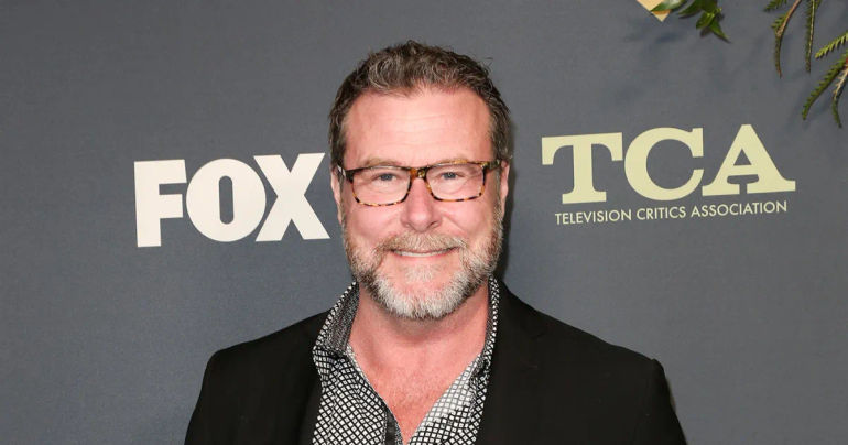 Dean McDermott's Passionate Airport Farewell Leaves Onlookers Speechless