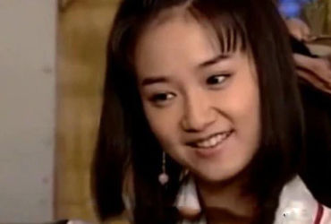 Mỹ nhân U50 đẹp tựa thiên thần, tung bí quyết kiếm tiền nuôi con bằng cách ăn trứng sống