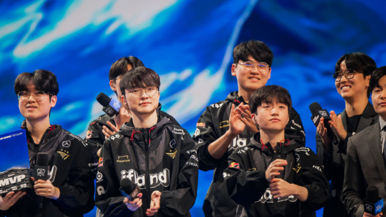 T1 - Nhà vô địch của nội dung: Kỷ lục chờ đợi hàng giờ và cái kết bất ngờ!