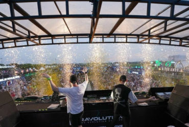 Ravolution Music Festival - Lễ hội siêu cháy đang “hot” hơn bao giờ hết, Tình cũng đã “vibration” cùng!