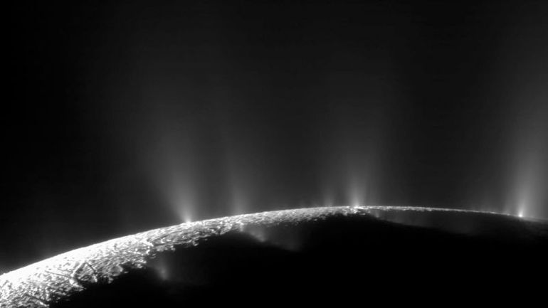 Discovering Life's Essential Building Blocks: Molecules and Energy Sources Found in Saturn Moon's Oceanic World
